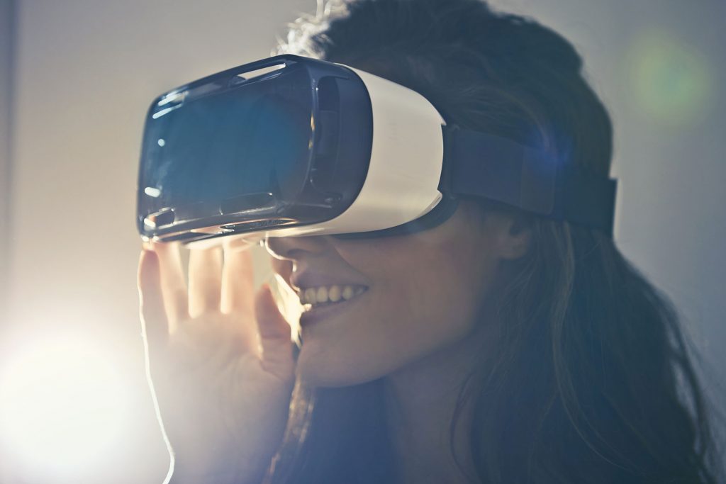 Ce este realitatea virtuala si cum functioneaza?