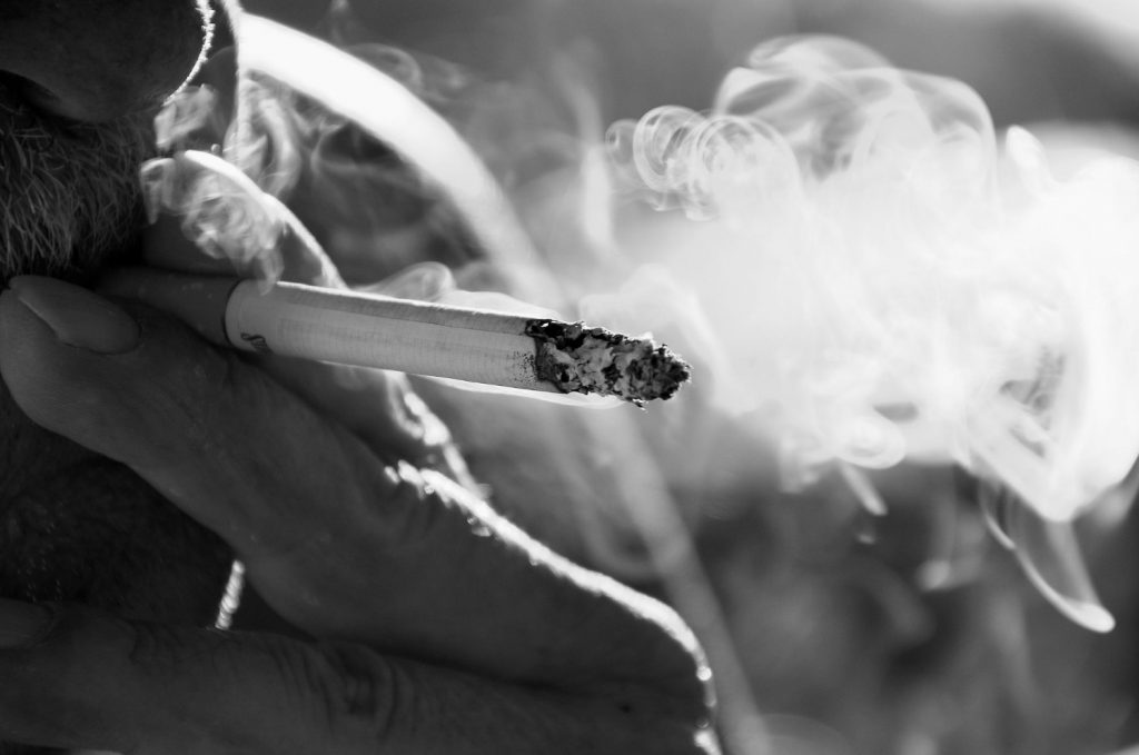 Originea și Evoluția Utilizării Tutunului: O Călătorie în Trecutul Îndepărtat al Fumatului