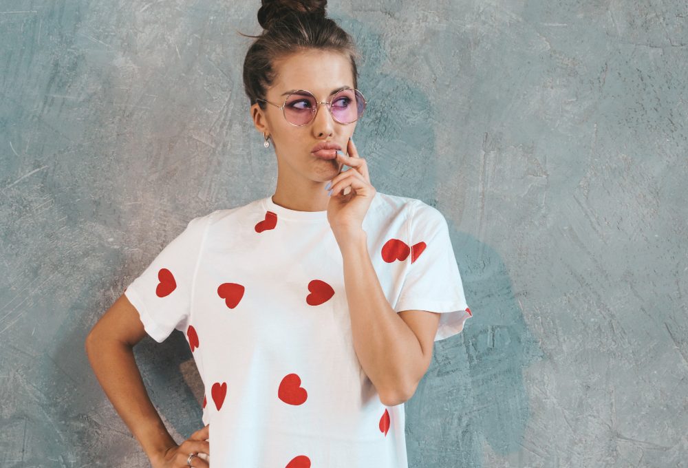 Tricourile personalizate sunt disponibile în modele unisex?